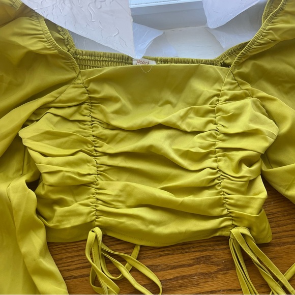 Green Top. Size S - Picture 3 of 8